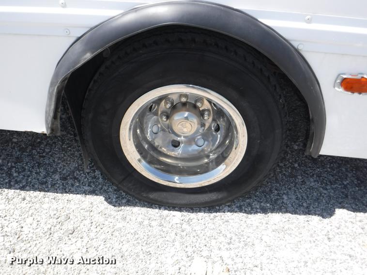 image for item K5971 2009 Ford E450 Super Duty shuttle bus