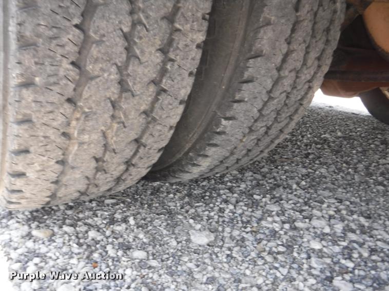 image for item K5971 2009 Ford E450 Super Duty shuttle bus