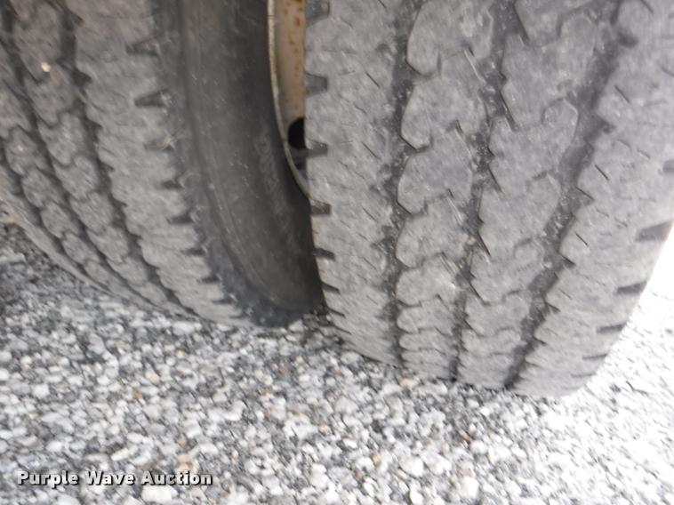 image for item K5971 2009 Ford E450 Super Duty shuttle bus