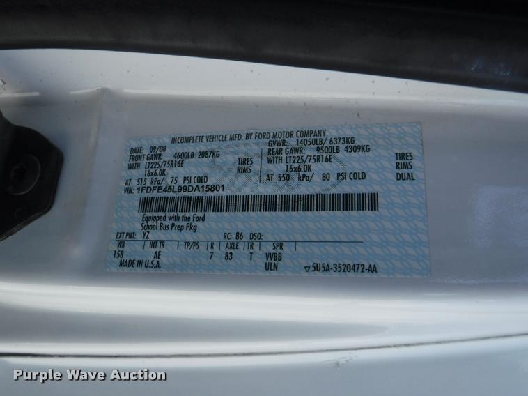 image for item K5971 2009 Ford E450 Super Duty shuttle bus