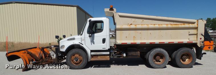 image for item L5601 2004 Freightliner M2106 dump truck