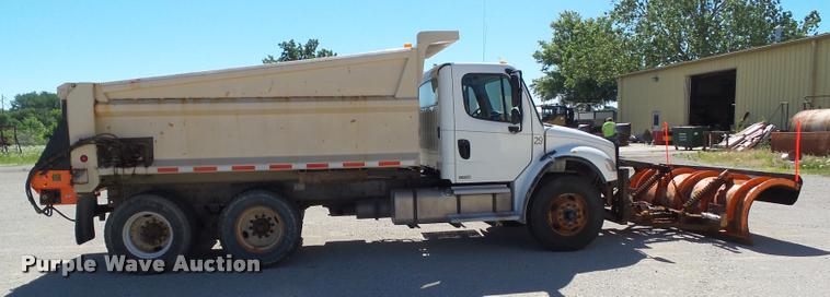 image for item L5601 2004 Freightliner M2106 dump truck