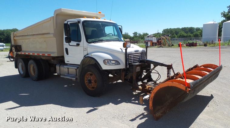 image for item L5601 2004 Freightliner M2106 dump truck