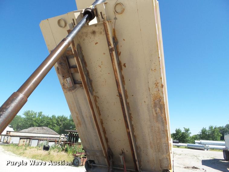 image for item L5601 2004 Freightliner M2106 dump truck