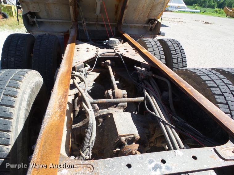 image for item L5601 2004 Freightliner M2106 dump truck