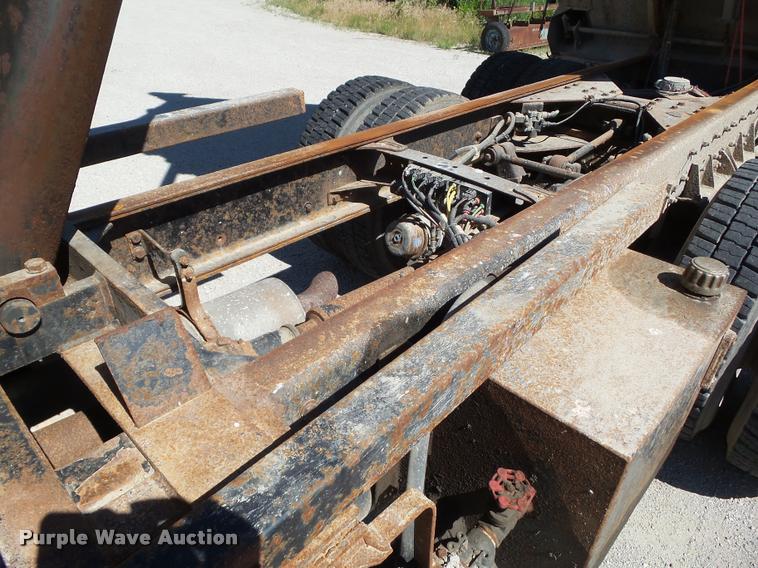 image for item L5601 2004 Freightliner M2106 dump truck