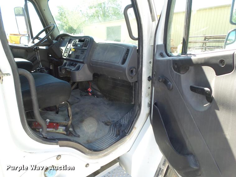 image for item L5601 2004 Freightliner M2106 dump truck