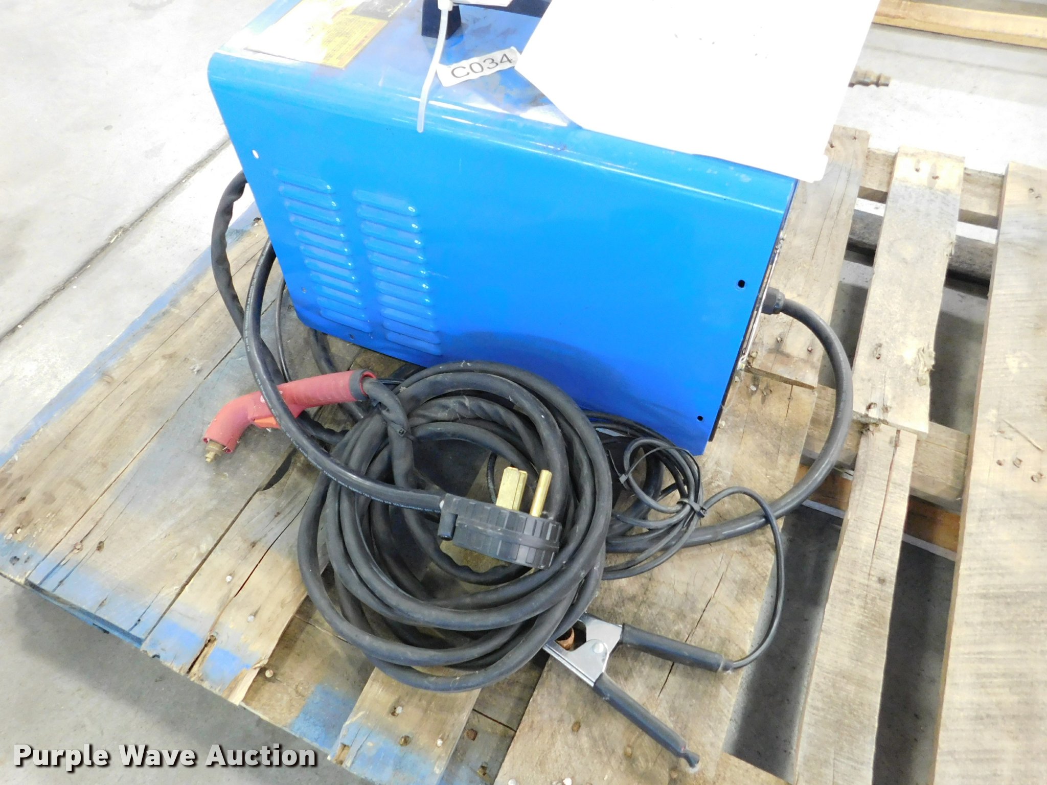 Chicago electric plasma cutter in Salina, KS Item DE9803 sold