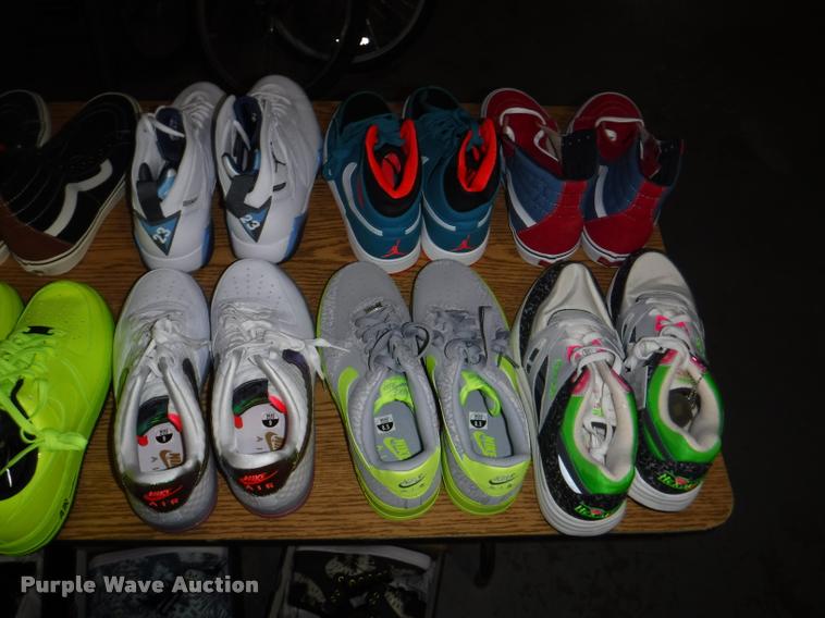 image for item CA9533 (30) pairs of shoes