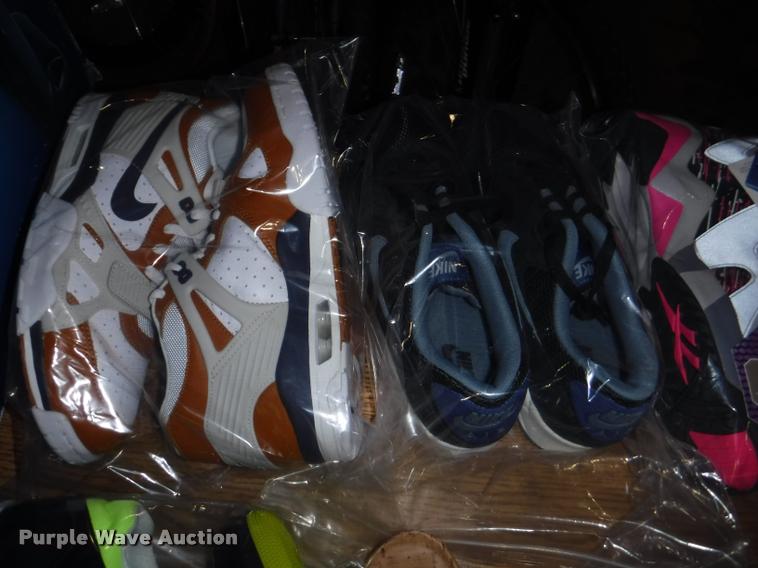 image for item CA9533 (30) pairs of shoes