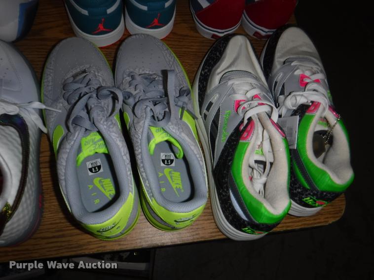 image for item CA9533 (30) pairs of shoes