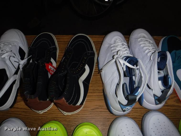 image for item CA9533 (30) pairs of shoes