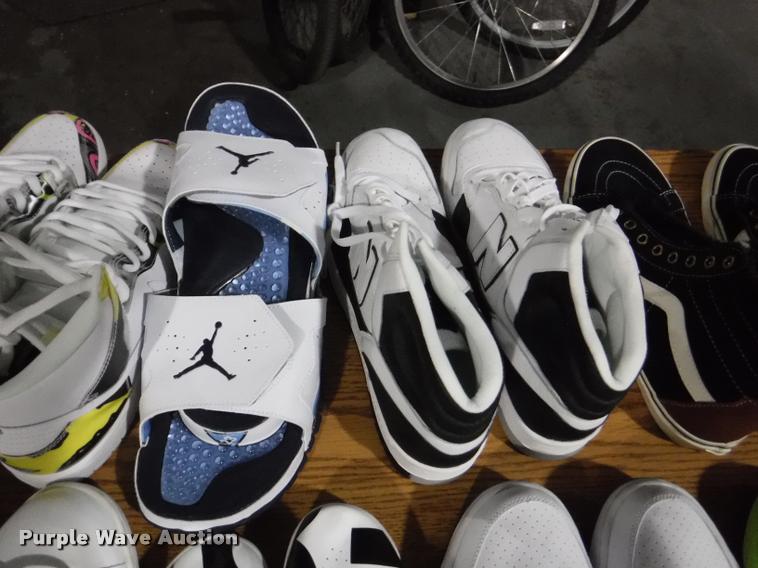 image for item CA9533 (30) pairs of shoes