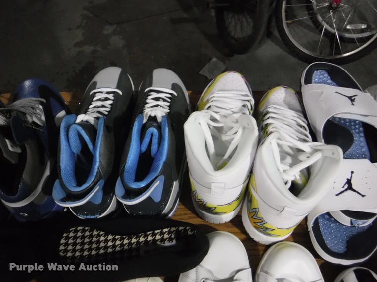 image for item CA9533 (30) pairs of shoes