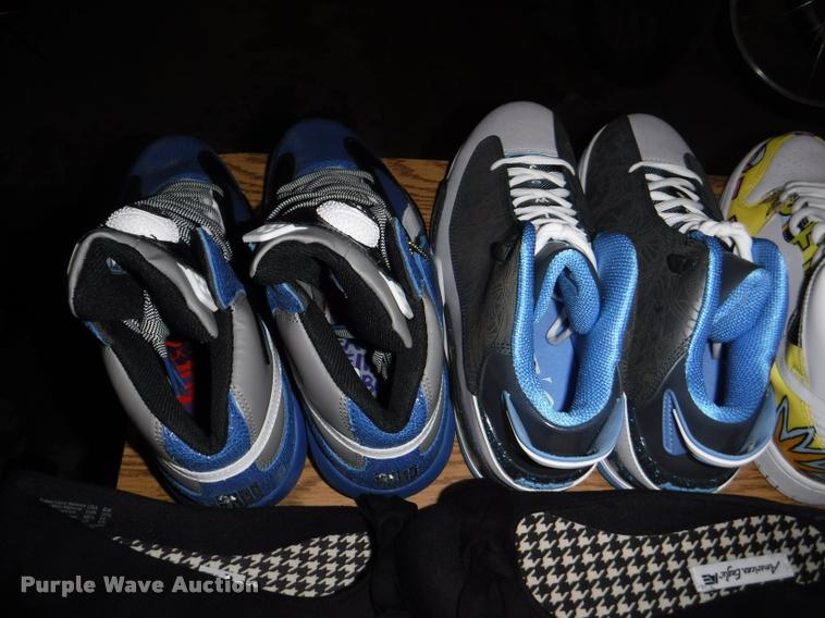 image for item CA9533 (30) pairs of shoes