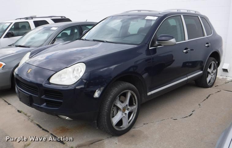 image for item DB3982 2004 Porsche Cayenne S SUV