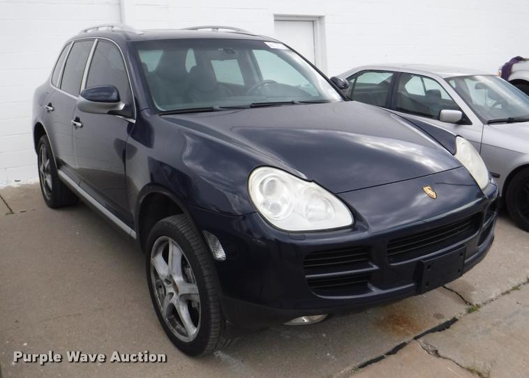 image for item DB3982 2004 Porsche Cayenne S SUV