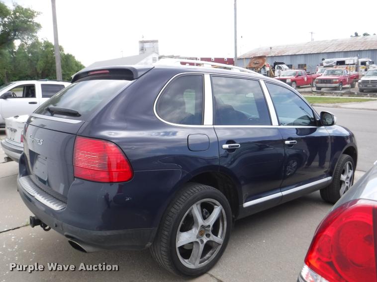 image for item DB3982 2004 Porsche Cayenne S SUV