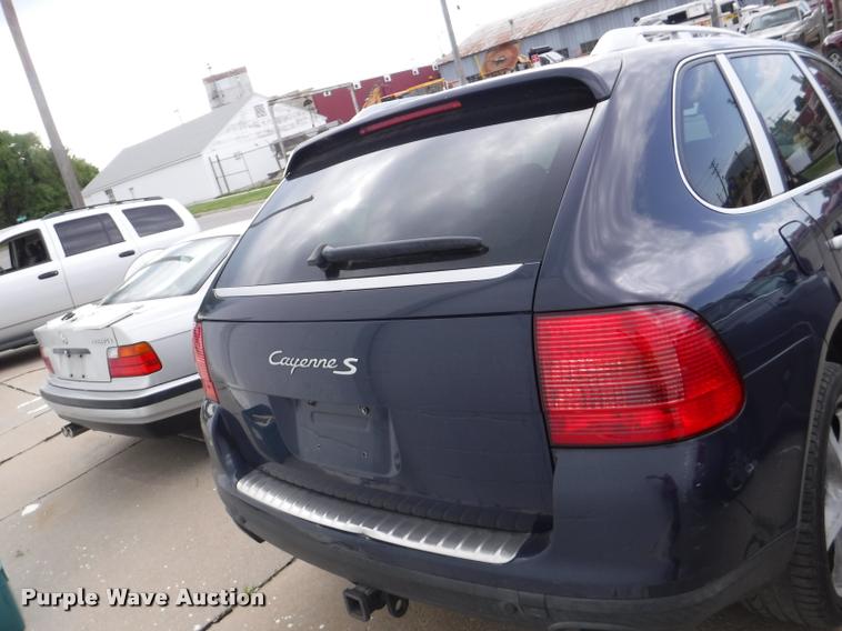 image for item DB3982 2004 Porsche Cayenne S SUV