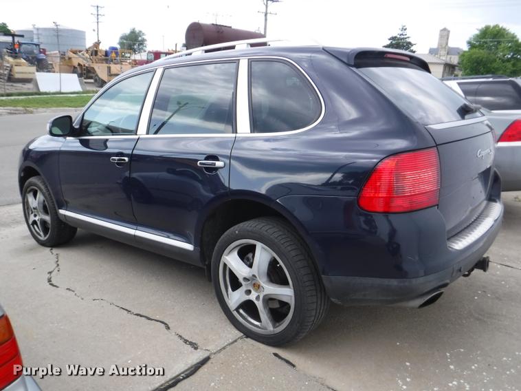 image for item DB3982 2004 Porsche Cayenne S SUV