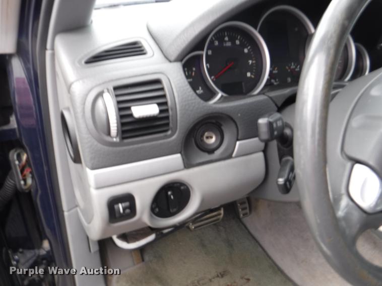 image for item DB3982 2004 Porsche Cayenne S SUV