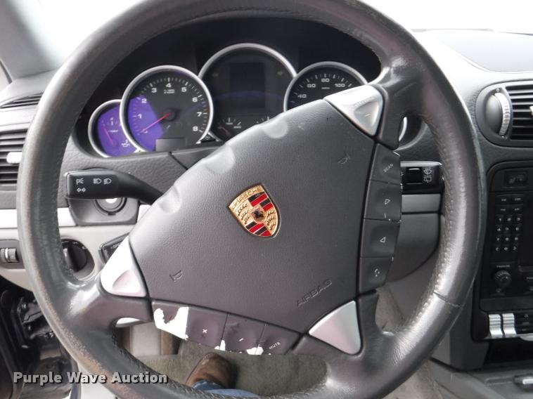image for item DB3982 2004 Porsche Cayenne S SUV
