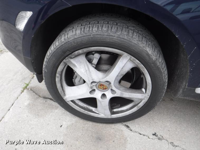 image for item DB3982 2004 Porsche Cayenne S SUV