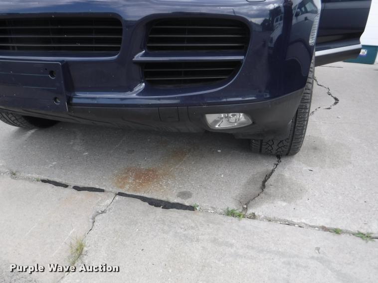 image for item DB3982 2004 Porsche Cayenne S SUV