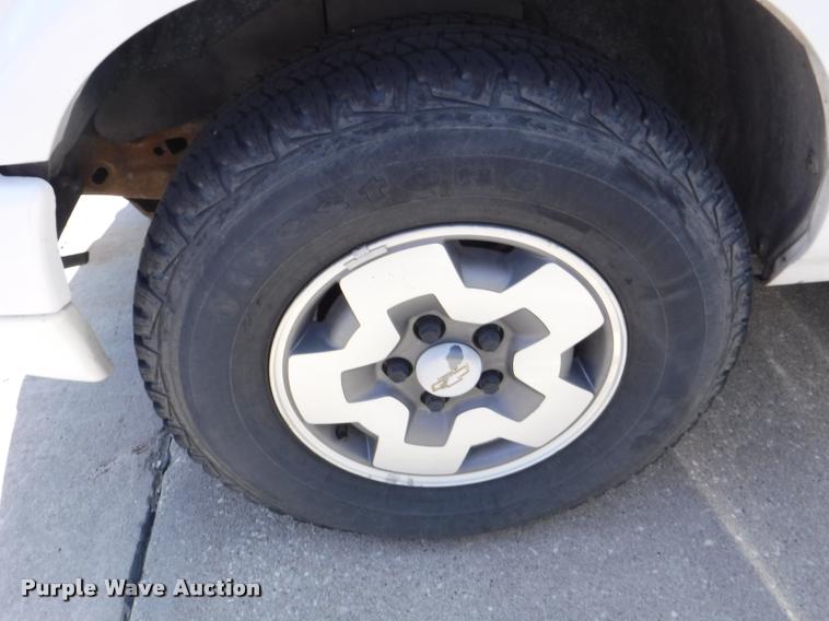 image for item DB3984 2002 Chevrolet Blazer LS SUV