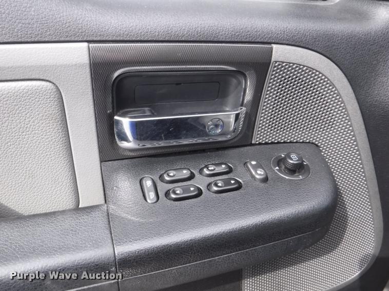 image for item K5961 2005 Ford F150 SuperCrew pickup truck