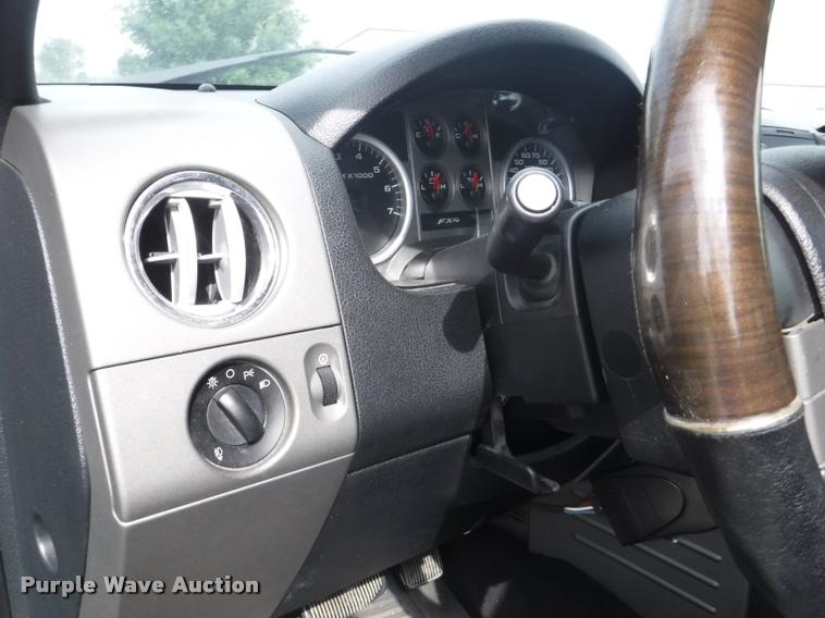 image for item K5961 2005 Ford F150 SuperCrew pickup truck