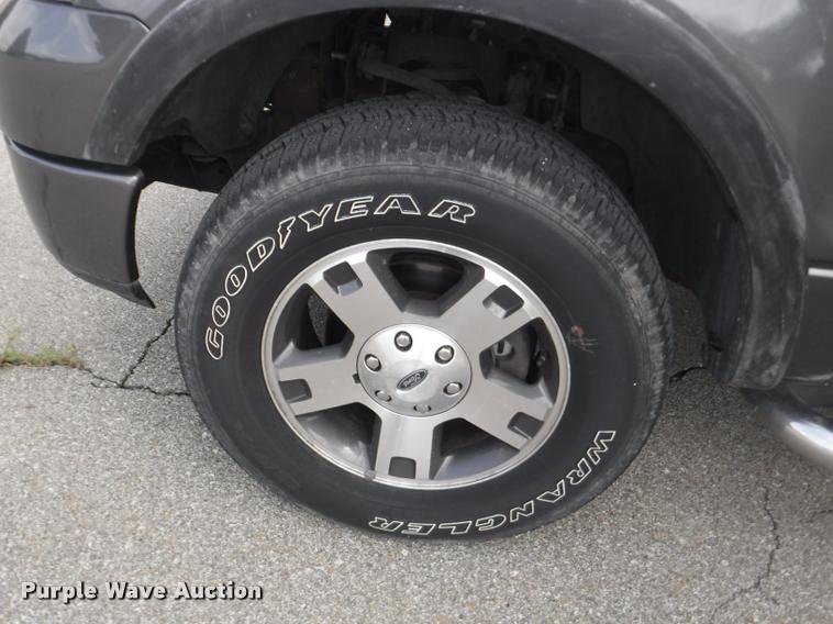 image for item K5961 2005 Ford F150 SuperCrew pickup truck