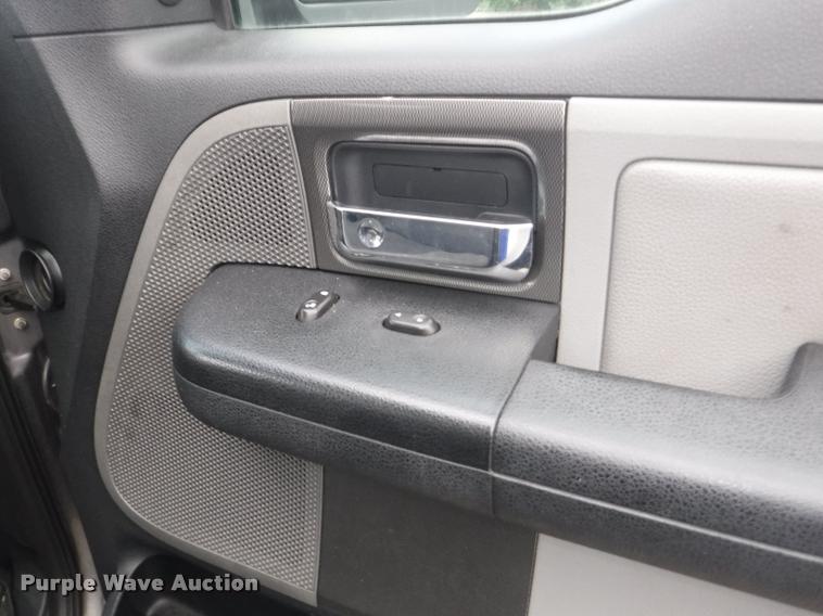 image for item K5961 2005 Ford F150 SuperCrew pickup truck