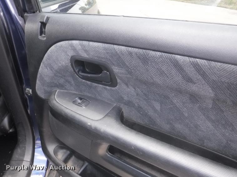 image for item K5963 2003 Honda CR-V SUV