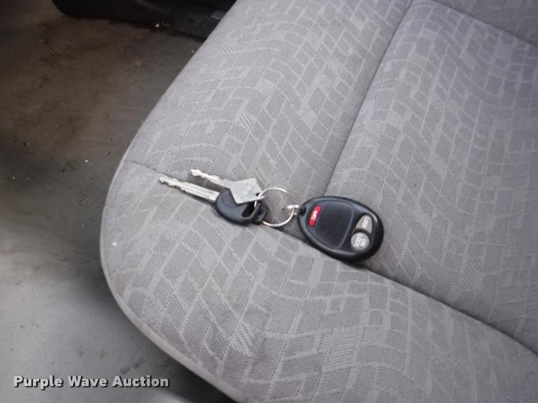 image for item K5972 2008 GMC Canyon pickup truck