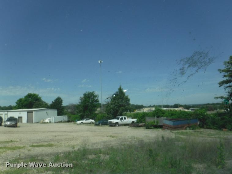 image for item K5972 2008 GMC Canyon pickup truck