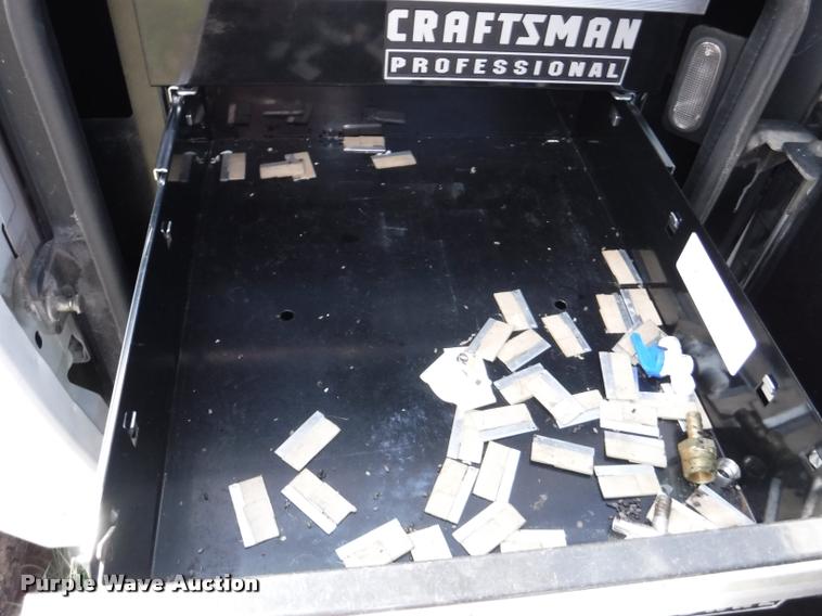 image for item K5972 2008 GMC Canyon pickup truck