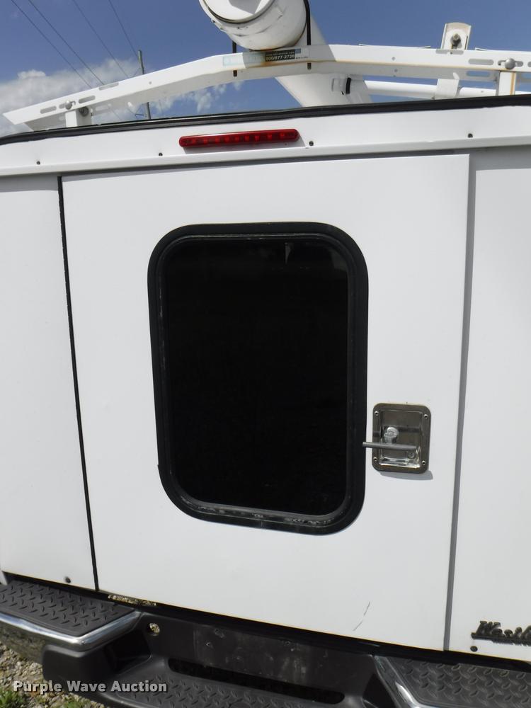 image for item K5972 2008 GMC Canyon pickup truck