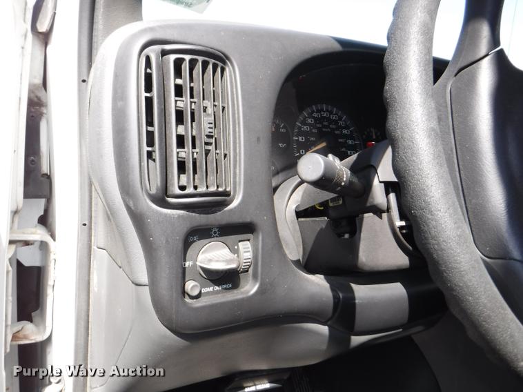 image for item K5974 2002 Chevrolet Express 3500 Cargo box truck