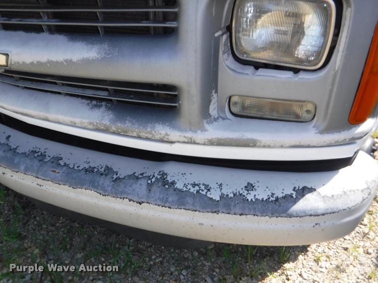 image for item K5974 2002 Chevrolet Express 3500 Cargo box truck