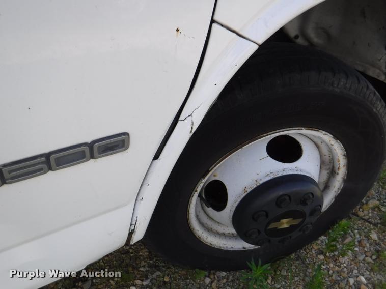 image for item K5974 2002 Chevrolet Express 3500 Cargo box truck