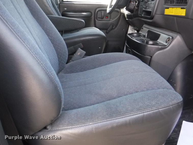 image for item K5974 2002 Chevrolet Express 3500 Cargo box truck