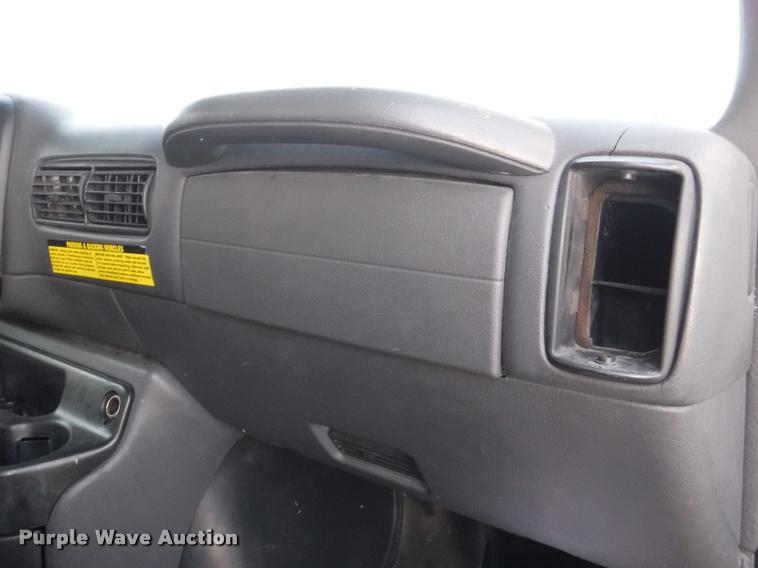 image for item K5974 2002 Chevrolet Express 3500 Cargo box truck