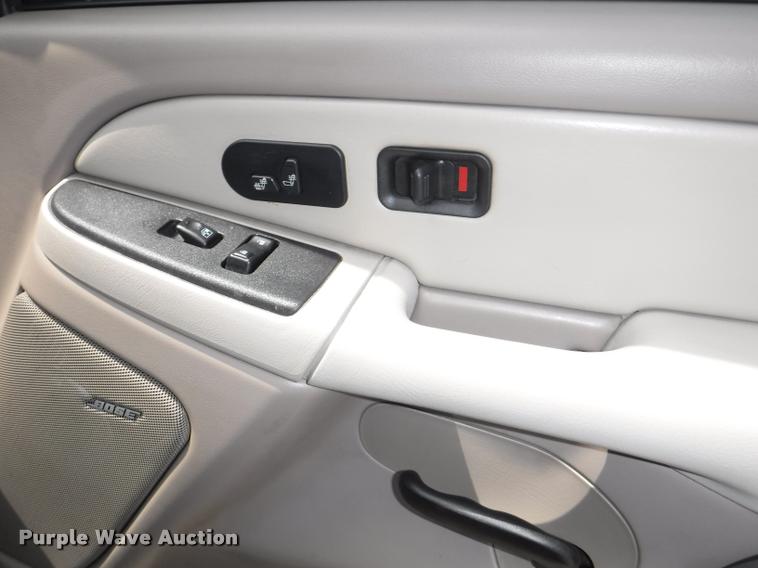 image for item K5983 2003 GMC Yukon SUV