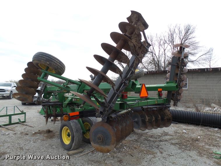 image for item CC9104 2006 John Deere 637 disk