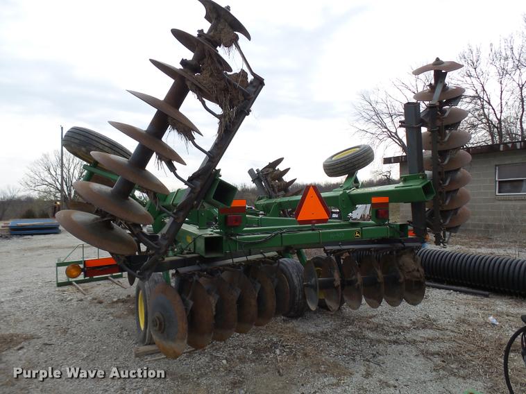 image for item CC9104 2006 John Deere 637 disk