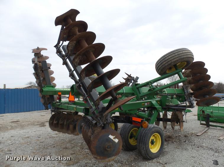 image for item CC9104 2006 John Deere 637 disk