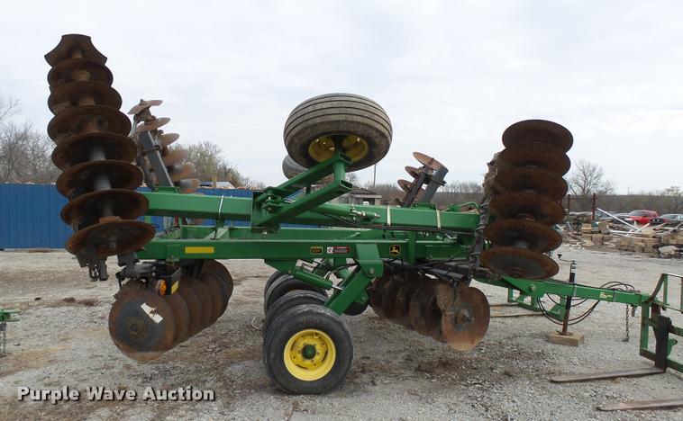 image for item CC9104 2006 John Deere 637 disk