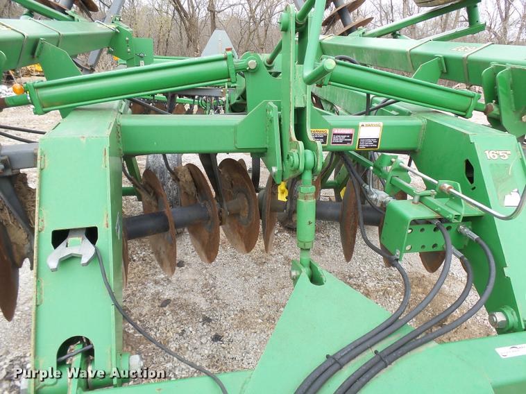 image for item CC9104 2006 John Deere 637 disk