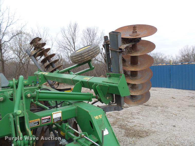 image for item CC9104 2006 John Deere 637 disk